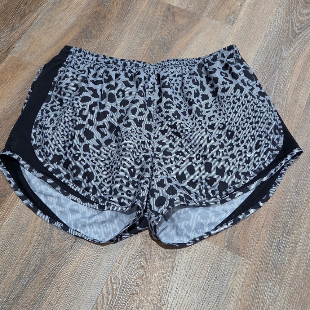 Nike Dri-FIT Running Shorts Womens Large Gray Black Leopard Print Athletic Gym